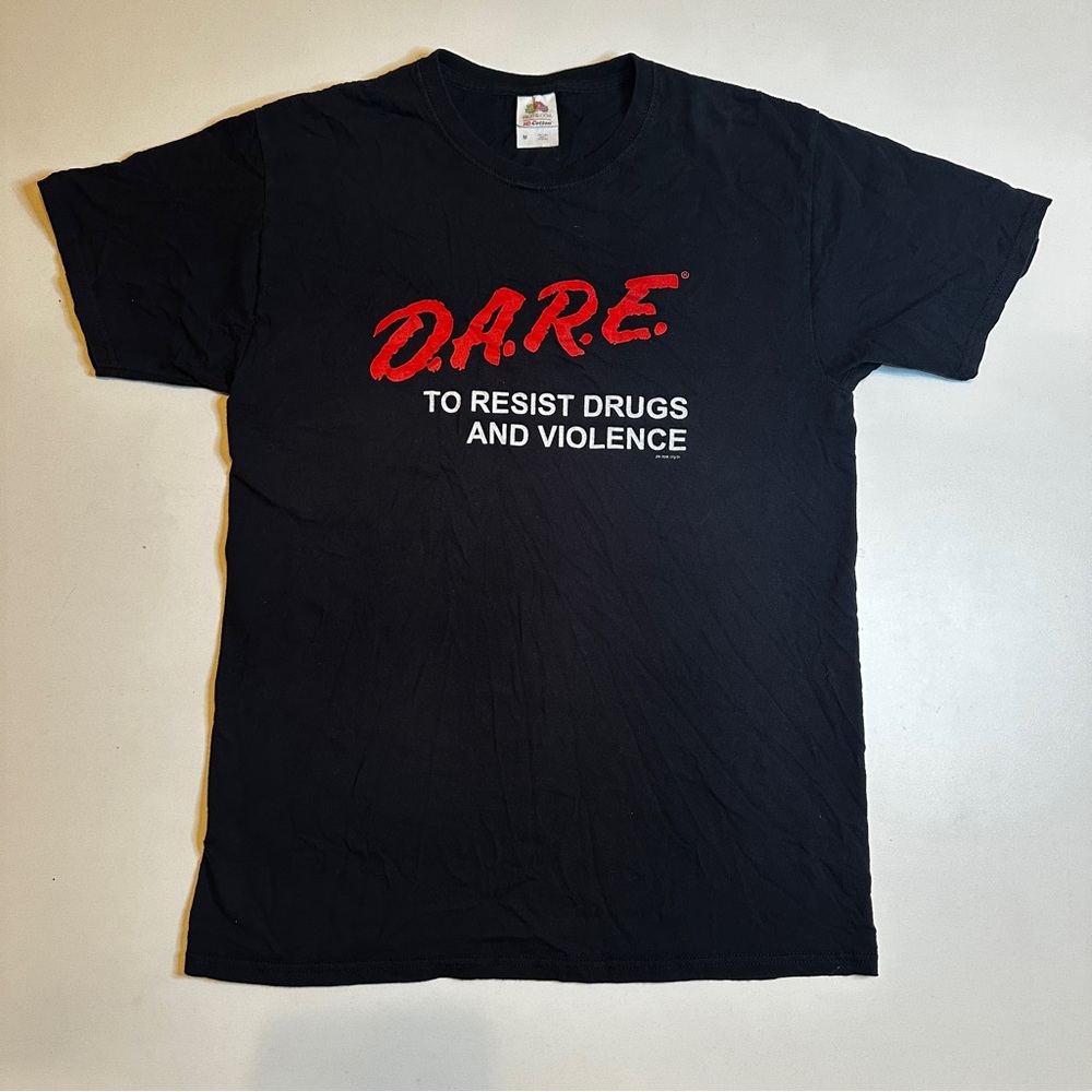 VINTAGE Fruit of the Loom Black D.A.R.E. Size Men’s M Graphic T-Shirt